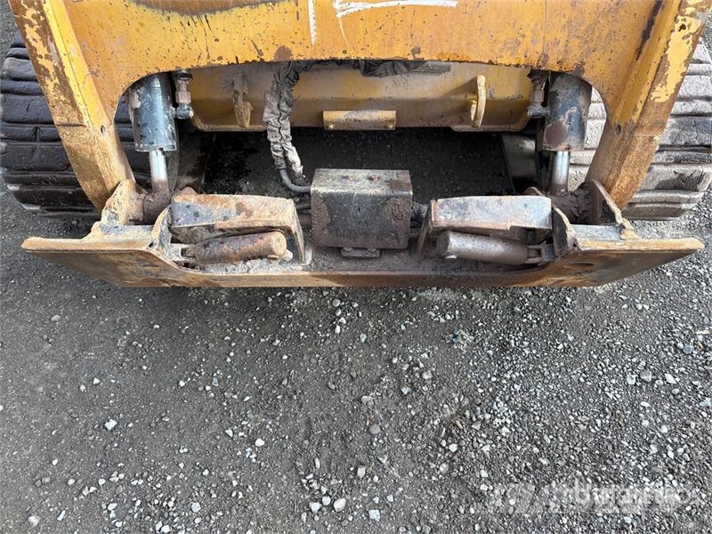 CAT 247B Series 3 Compact Track Loader لوادر انزلاقية التوجيه