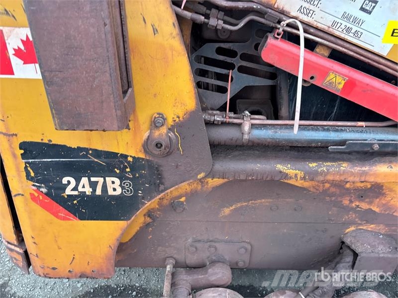 CAT 247B3 لوادر انزلاقية التوجيه