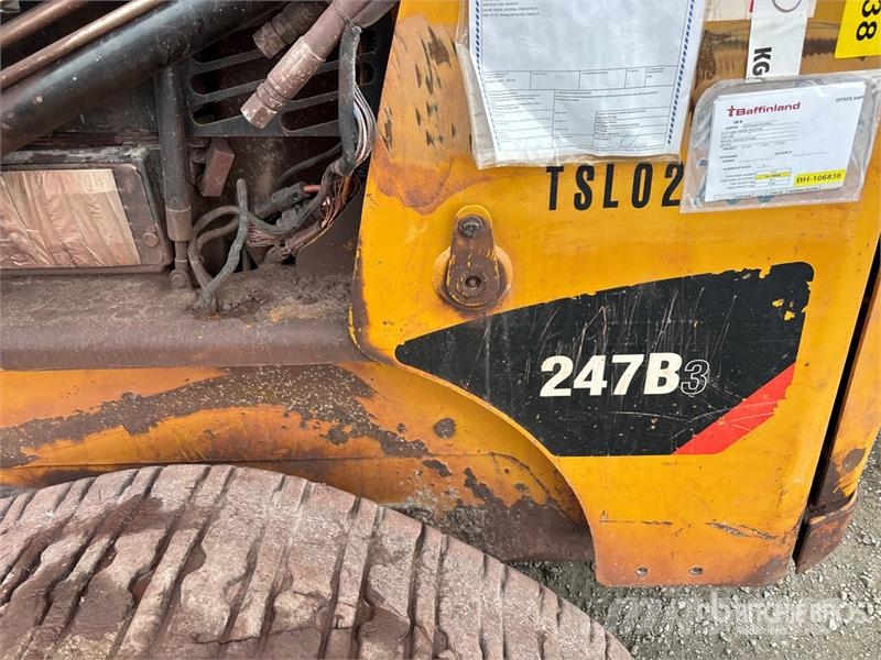 CAT 247B3 لوادر انزلاقية التوجيه