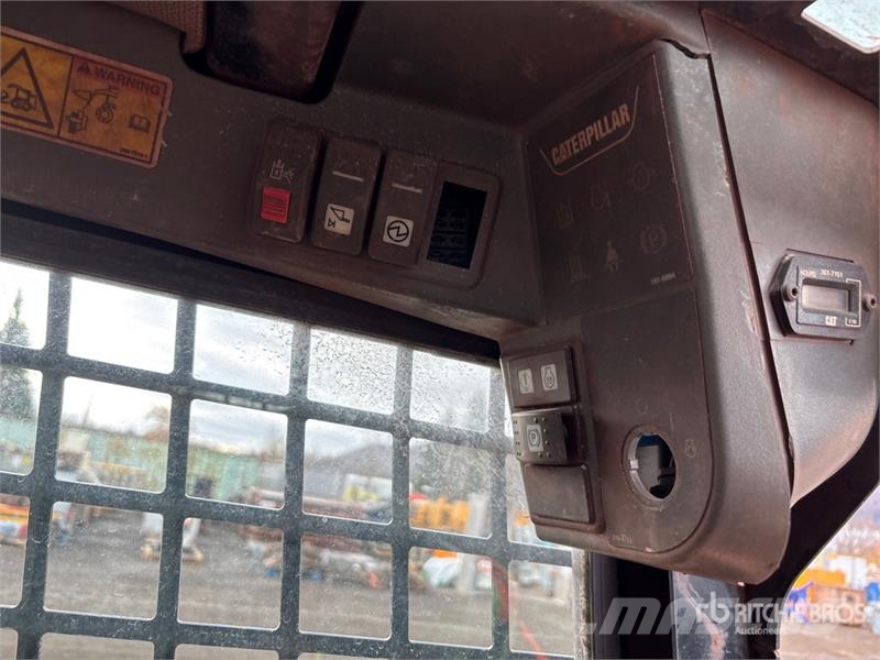CAT 247B3 لوادر انزلاقية التوجيه