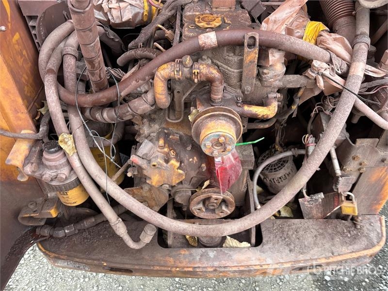 CAT 247B3 لوادر انزلاقية التوجيه