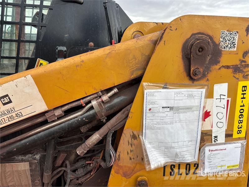 CAT 247B3 لوادر انزلاقية التوجيه