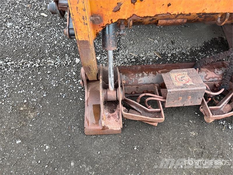 CAT 247B3 لوادر انزلاقية التوجيه