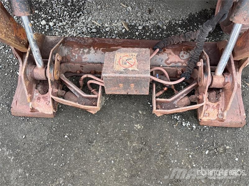 CAT 247B3 لوادر انزلاقية التوجيه