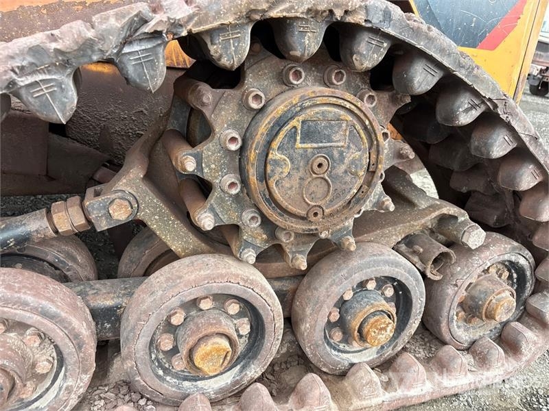 CAT 247B3 لوادر انزلاقية التوجيه