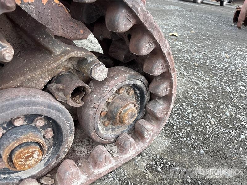 CAT 247B3 لوادر انزلاقية التوجيه