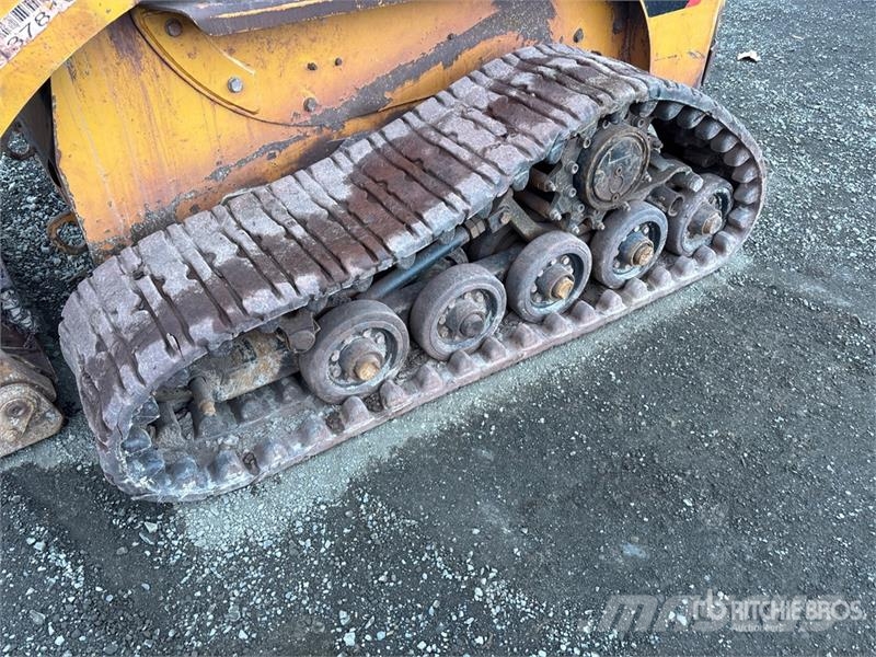 CAT 247B3 لوادر انزلاقية التوجيه
