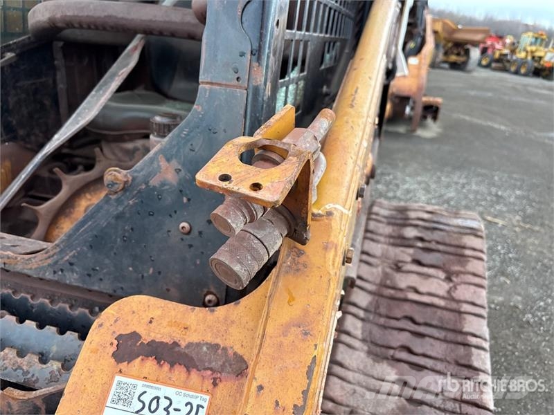CAT 247B3 لوادر انزلاقية التوجيه