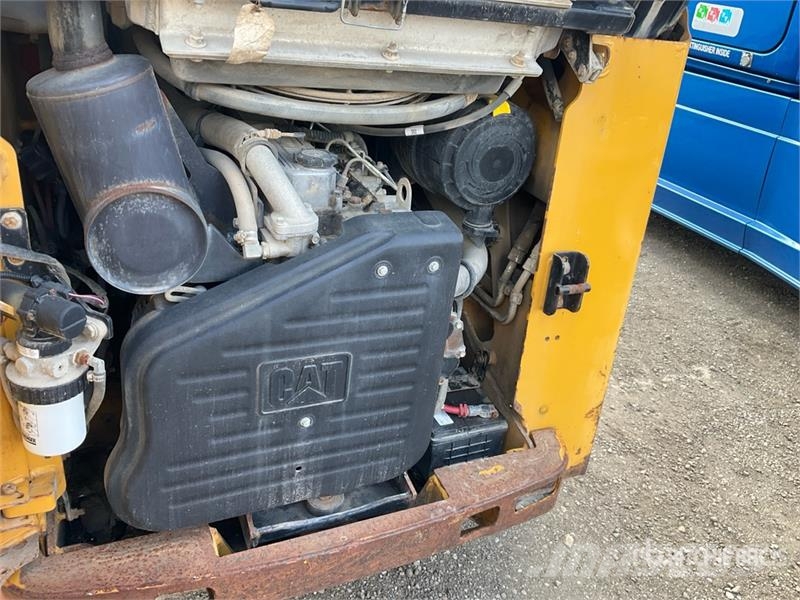 CAT 252B3 Φορτωτάκια