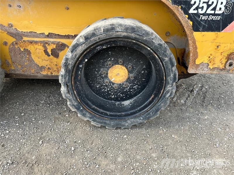 CAT 252B3 Φορτωτάκια