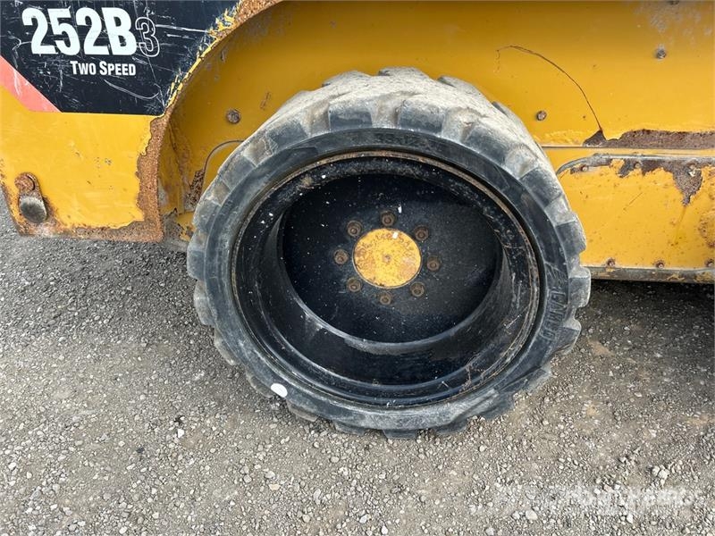 CAT 252B3 Φορτωτάκια