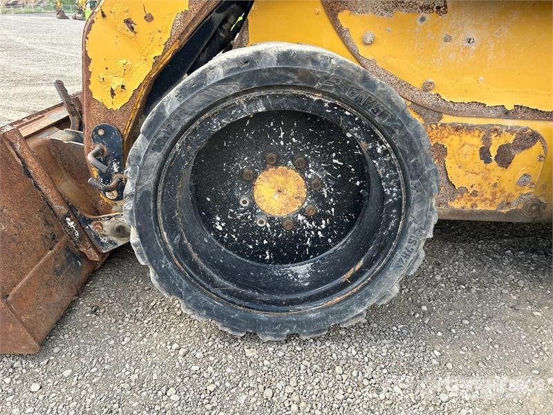 CAT 252B3 Φορτωτάκια