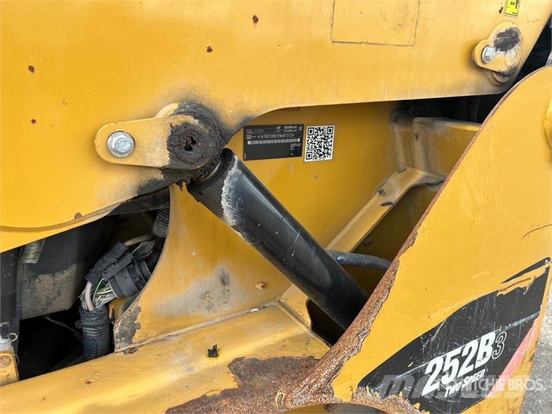 CAT 252B3 Φορτωτάκια