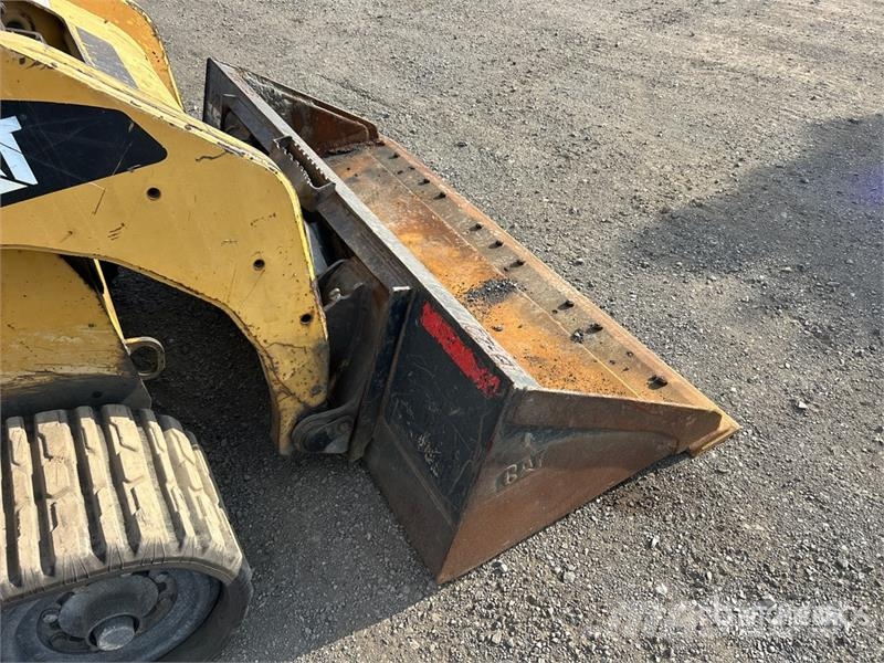 CAT 257B2 Compact Track Loader Skid steer mini utovarivači