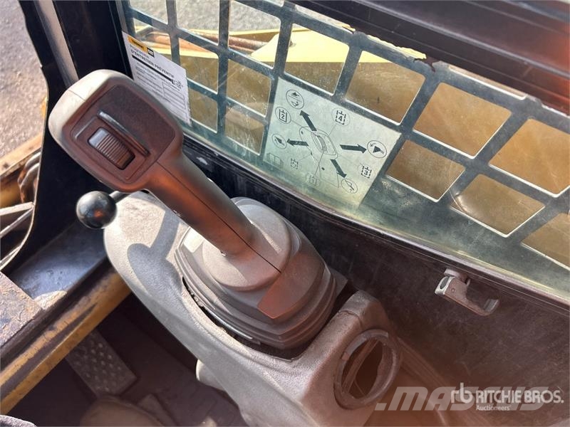 CAT 257B2 Compact Track Loader Skid steer mini utovarivači