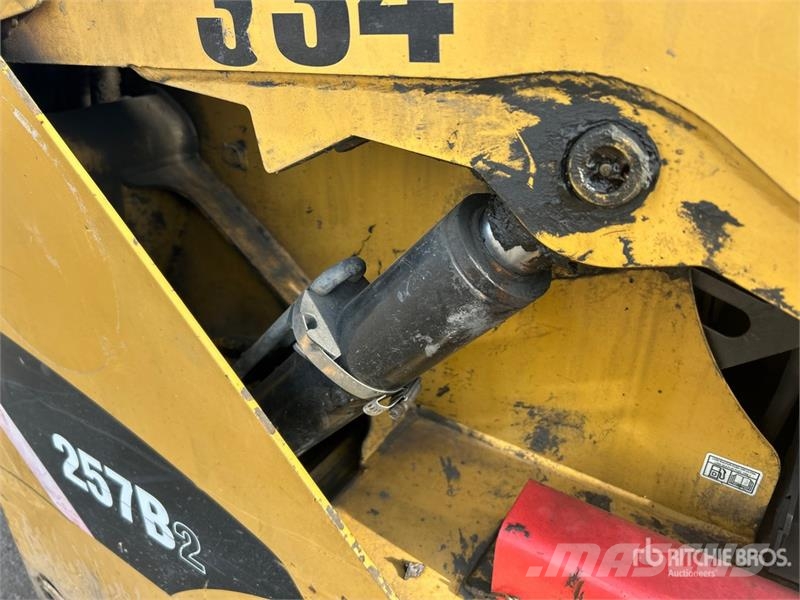 CAT 257B2 Compact Track Loader Skid steer mini utovarivači