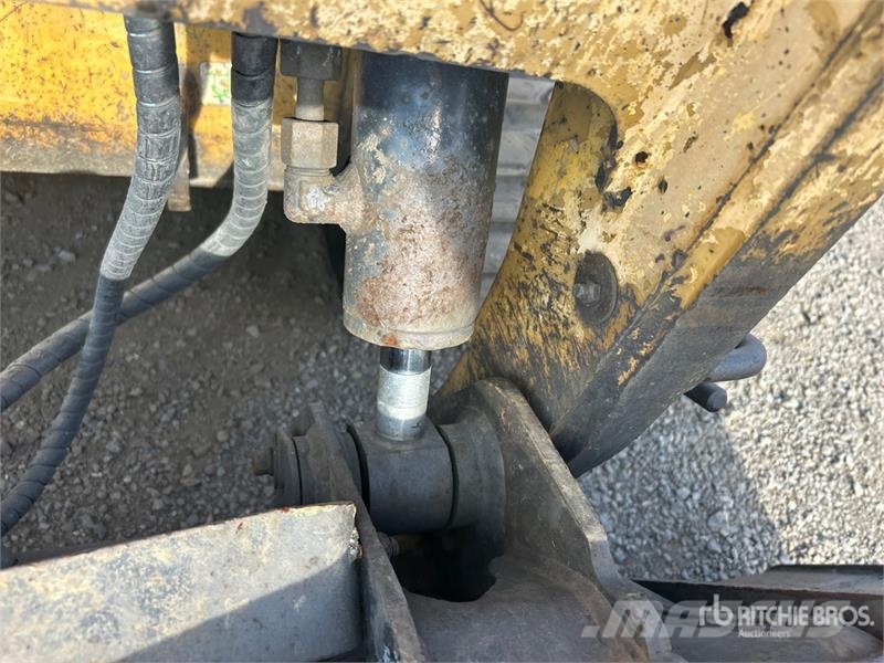 CAT 257B2 Compact Track Loader Skid steer mini utovarivači