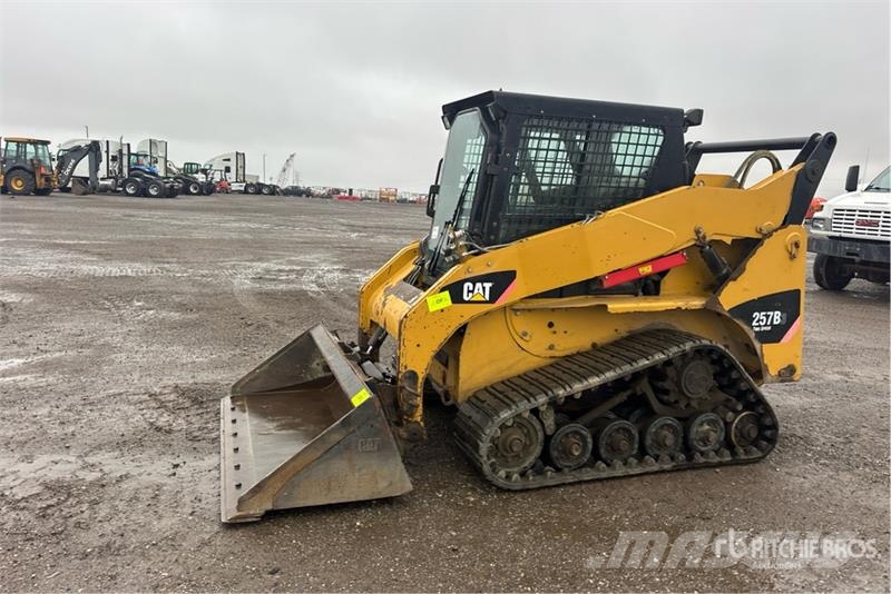 CAT 257B3 Two-Speed Compact Track Loader Lietoti riteņu kompaktiekrāvēji