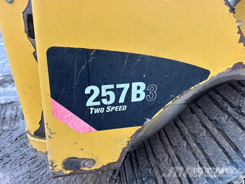 CAT 257B3 Two-Speed Compact Track Loader Lietoti riteņu kompaktiekrāvēji