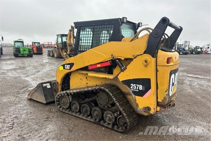 CAT 257B3 Two-Speed Compact Track Loader Lietoti riteņu kompaktiekrāvēji