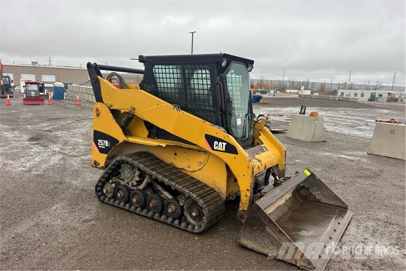 CAT 257B3 Two-Speed Compact Track Loader Lietoti riteņu kompaktiekrāvēji