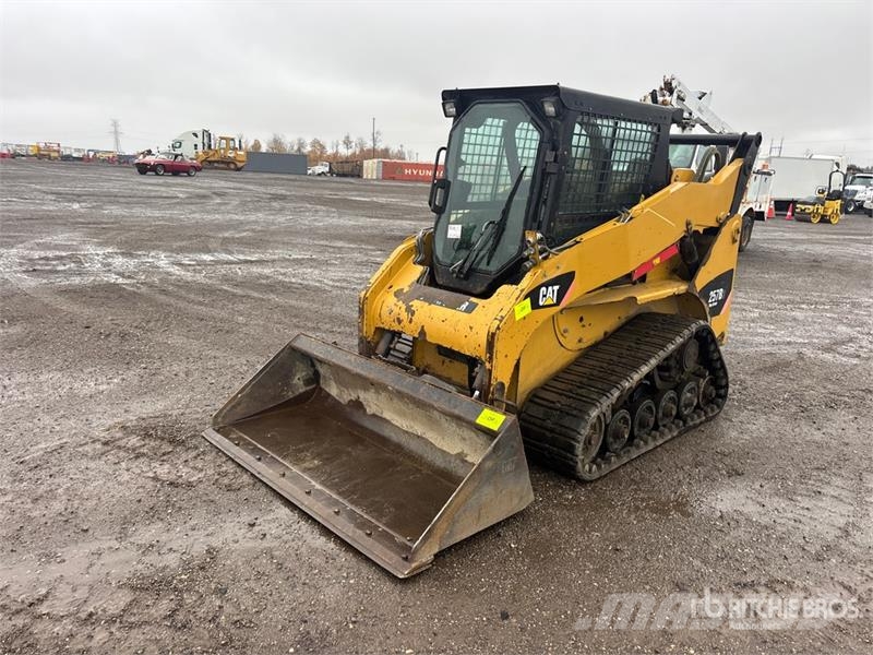 CAT 257B3 Two-Speed Compact Track Loader Lietoti riteņu kompaktiekrāvēji