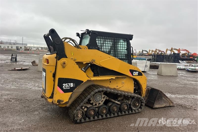 CAT 257B3 Two-Speed Compact Track Loader Lietoti riteņu kompaktiekrāvēji