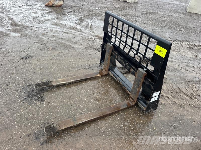 CAT 257B3 Two-Speed Compact Track Loader Lietoti riteņu kompaktiekrāvēji