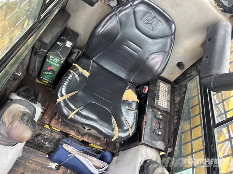 CAT 257B3 Two-Speed Compact Track Loader Lietoti riteņu kompaktiekrāvēji