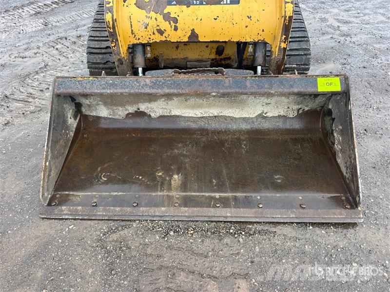 CAT 257B3 Two-Speed Compact Track Loader Lietoti riteņu kompaktiekrāvēji