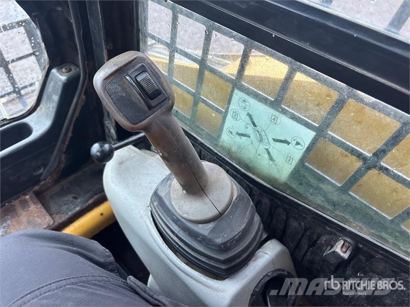 CAT 257B3 Two-Speed Compact Track Loader Lietoti riteņu kompaktiekrāvēji