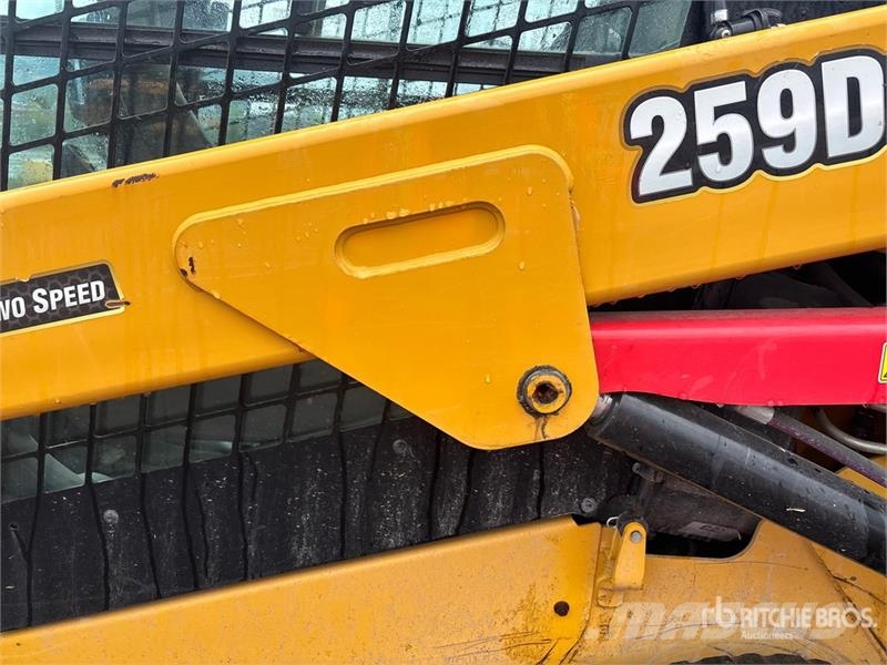 CAT 259 D3 Two-Speed Compact Track Loader لوادر انزلاقية التوجيه