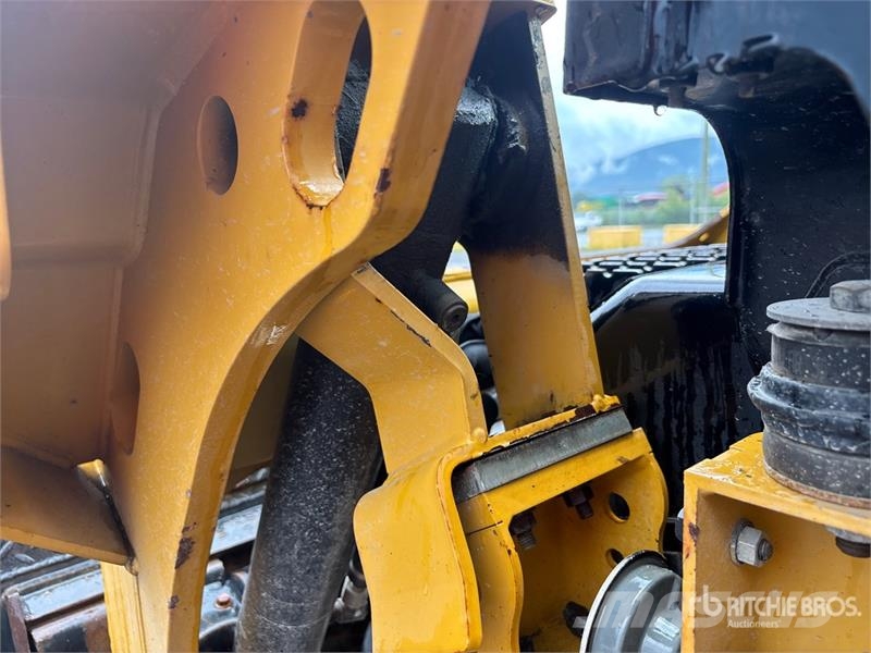 CAT 259 D3 Two-Speed Compact Track Loader لوادر انزلاقية التوجيه