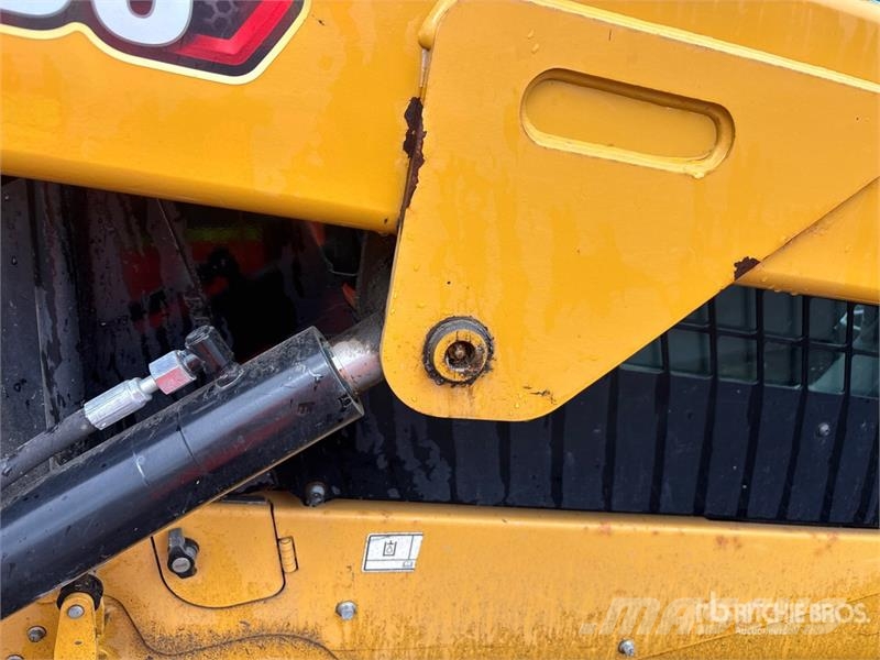CAT 259 D3 Two-Speed Compact Track Loader لوادر انزلاقية التوجيه