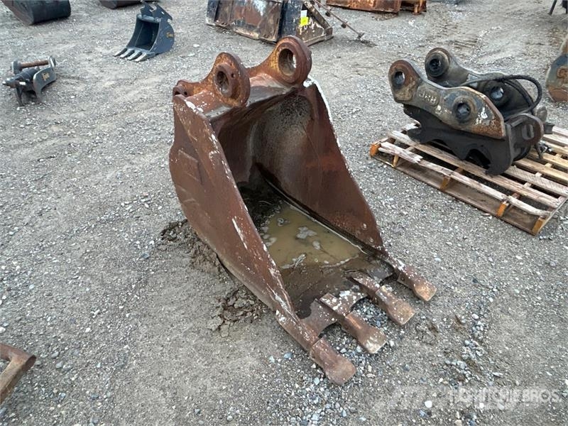 CAT 26 in Excavator Bucket Cucharones