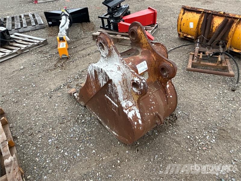 CAT 26 in Excavator Bucket Cucharones