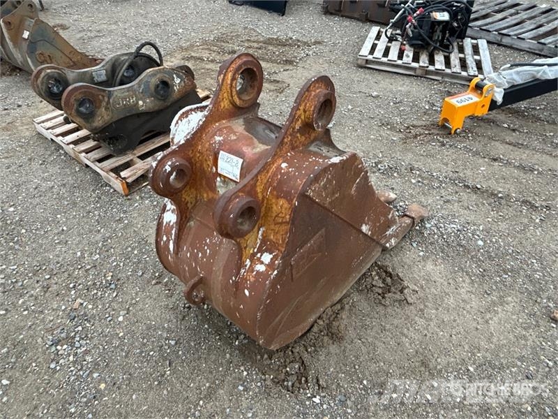 CAT 26 in Excavator Bucket Cucharones