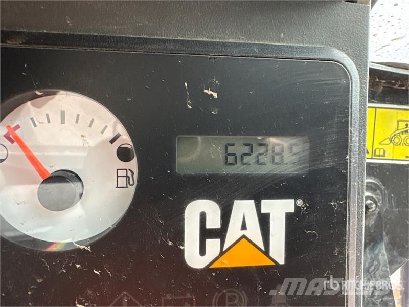 CAT 262C2 滑移轉向裝載機