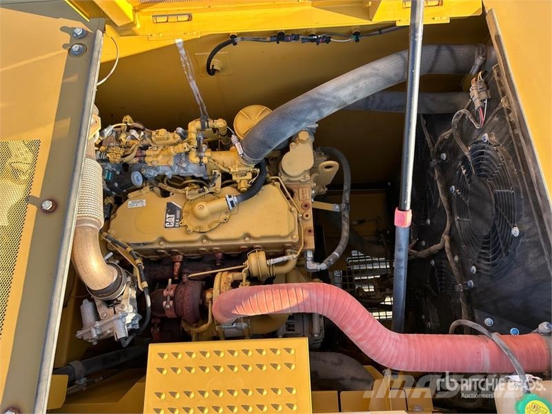 CAT 320 Tracked Excavator Raupenbagger