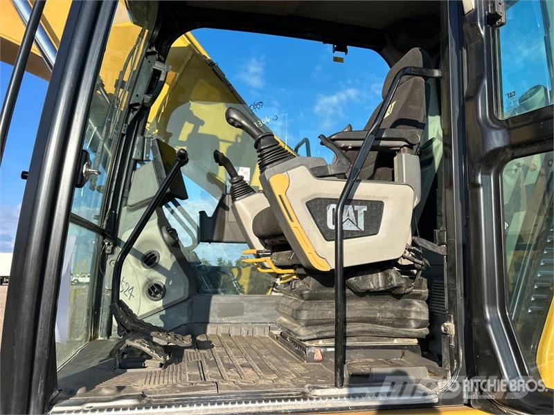 CAT 320 Tracked Excavator Raupenbagger