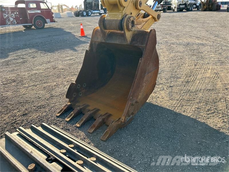 CAT 320 Tracked Excavator Raupenbagger