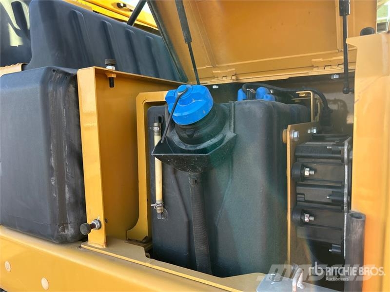 CAT 320 Tracked Excavator Raupenbagger