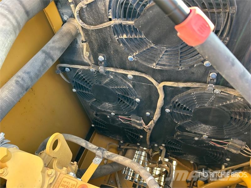 CAT 320 Tracked Excavator Raupenbagger