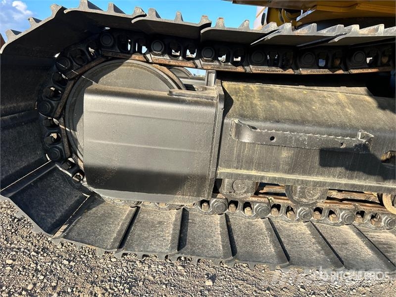 CAT 320 Tracked Excavator Raupenbagger