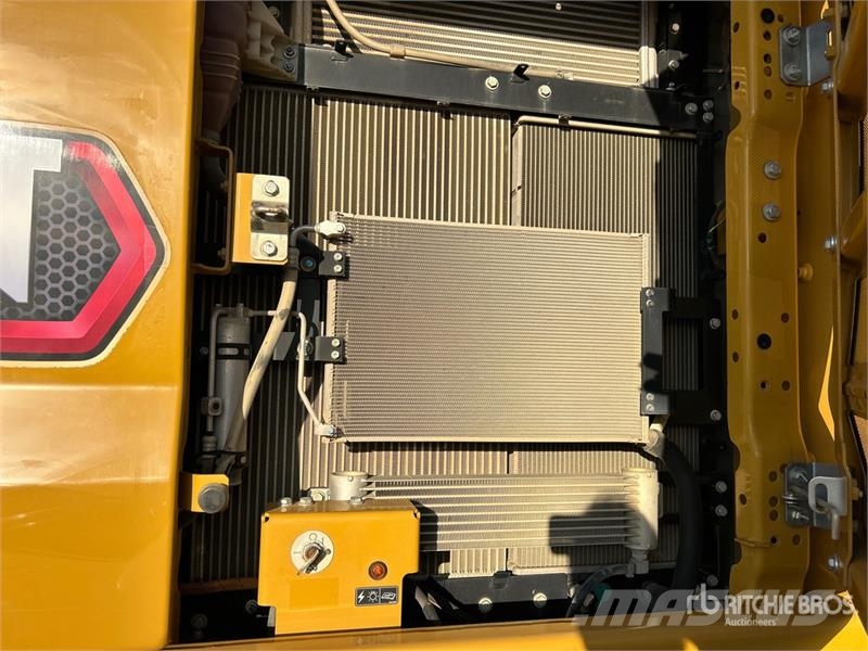 CAT 320 Tracked Excavator Raupenbagger