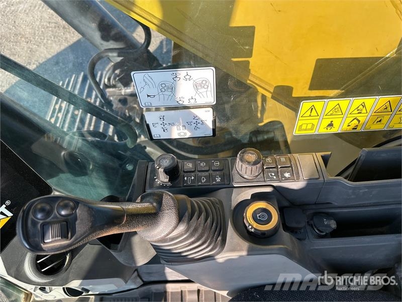 CAT 320 Tracked Excavator Raupenbagger