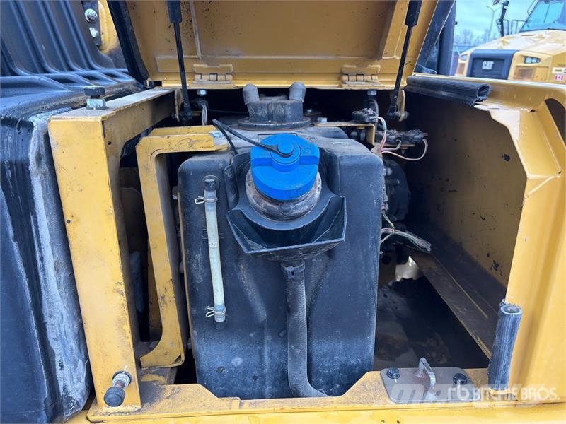 CAT 323 Tracked Excavator Bageri guseničari