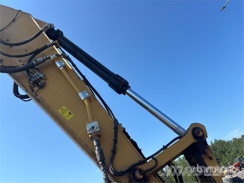 CAT 323 Tracked Excavator Bageri guseničari