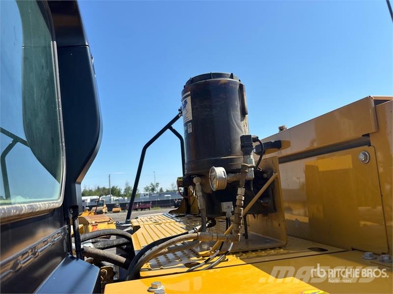 CAT 323 Tracked Excavator Bageri guseničari