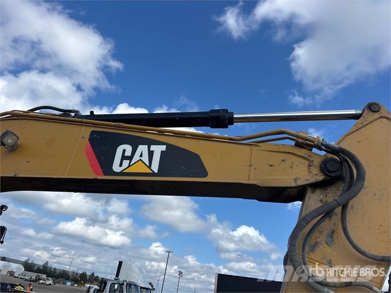 CAT 323F L Tracked Excavator Bageri guseničari